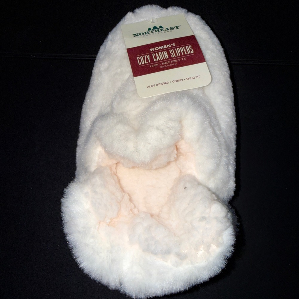 Northeast Outfitters Cozy Cabin Slippers Women S/M Cream NEW Aloe Infused Bootie